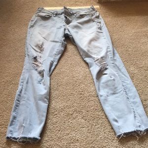 Light Wash Mid Rise Jeans